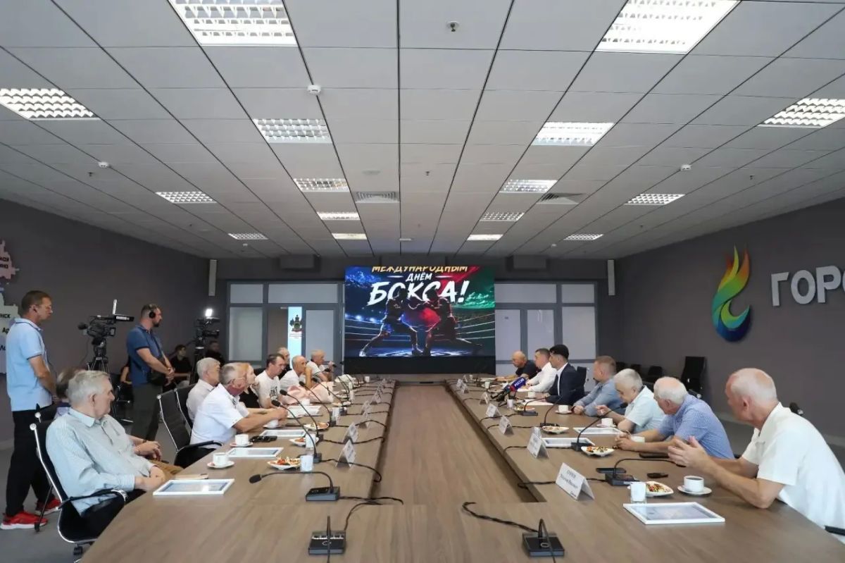 Министр спорта Кубани Дмитрий Александрович Новах встретился с ветеранами бокса и вручил им благодарственные письма Министр спорта Кубани Дмитрий Александрович Новах встретился с ветеранами бокса и вручил им благодарственные письма