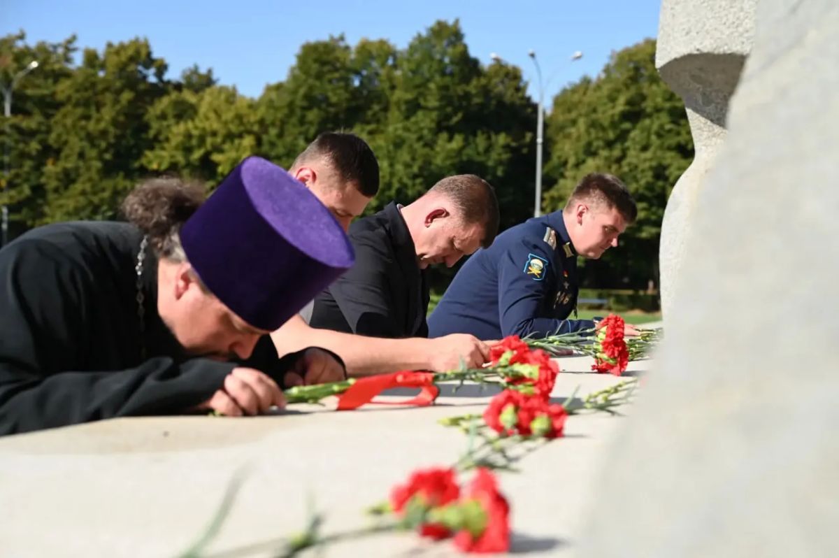 В Краснодаре почтили память жертв теракта в Беслане В Краснодаре почтили память жертв теракта в Беслане