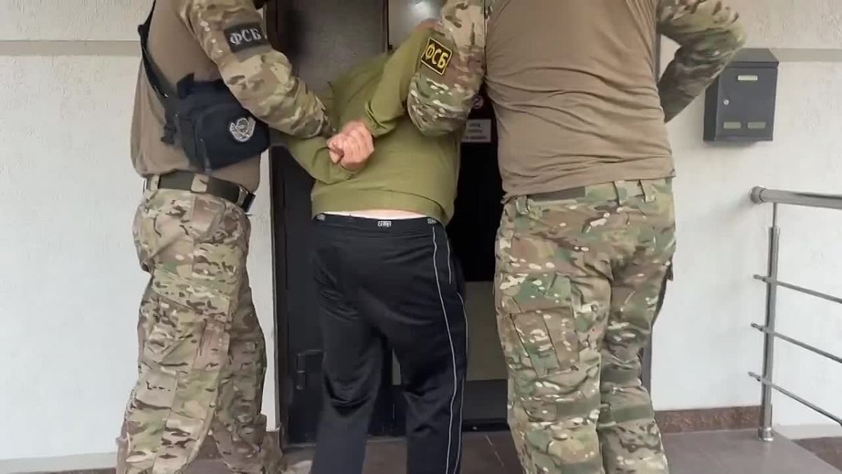 Хотел вступить в ряды террористов: ФСБ задержала парня, который собирал данные для ВСУ в Анапе