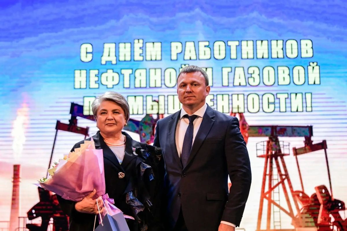 Евгений Пергун поздравил работников нефтегазовой отрасли с профессиональным праздником Евгений Пергун поздравил работников нефтегазовой отрасли с профессиональным праздником