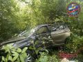 Легковушка зависла над обрывом в Сочи после ДТП — на помощь пришли спасатели