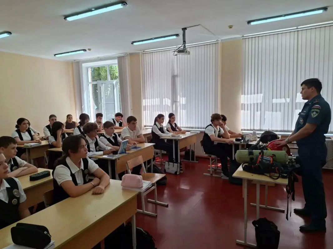 Безопасность в действии: как прошёл открытый урок в классе МЧС России Безопасность в действии: как прошёл открытый урок в классе МЧС России