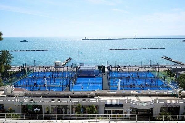 В Сочи открыли первый высокогорный корт для падел-тенниса В Сочи открыли первый высокогорный корт для падел-тенниса