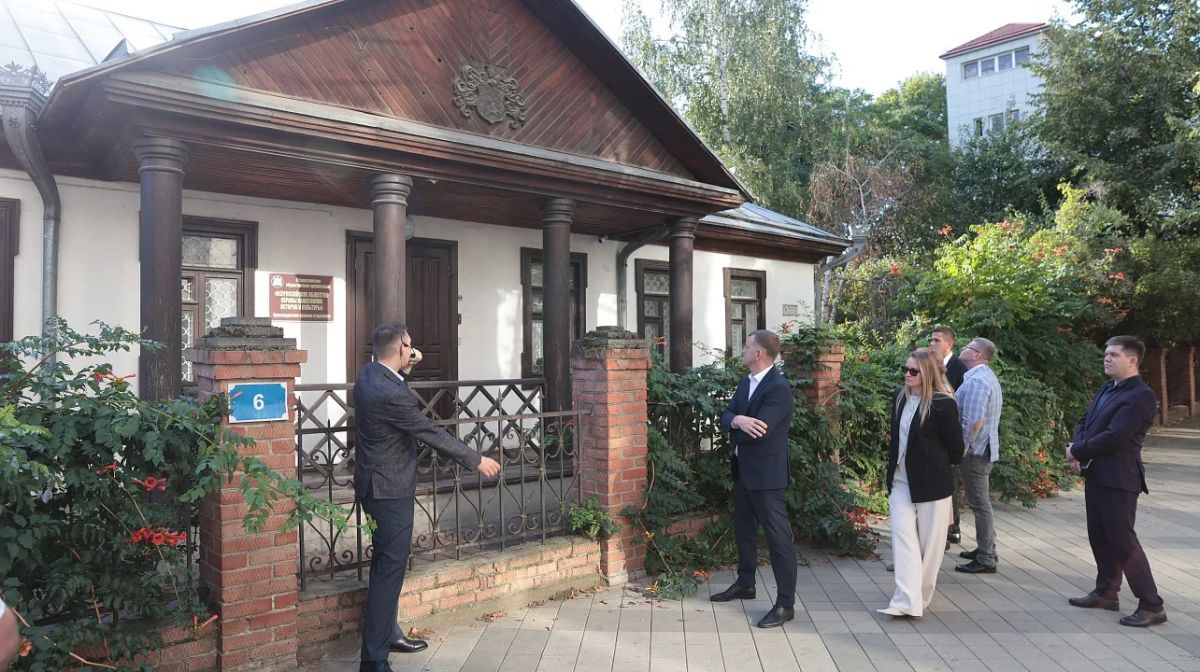 В Краснодаре у памятника Екатерине Второй состоялось торжественное мероприятие, посвящённое 130-летию со дня закладки первого камня для монумента В Краснодаре у памятника Екатерине Второй состоялось торжественное мероприятие, посвящённое 130-летию со дня закладки первого камня для монумента