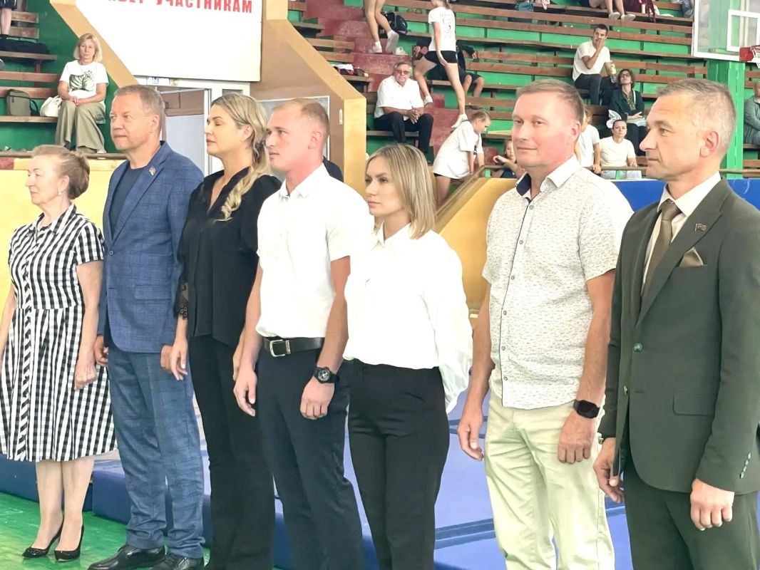 В Ейском районе состоялось торжественное открытие краевых соревнований по прыжкам на батуте памяти Евдокии Ивановны Носаль В Ейском районе состоялось торжественное открытие краевых соревнований по прыжкам на батуте памяти Евдокии Ивановны Носаль