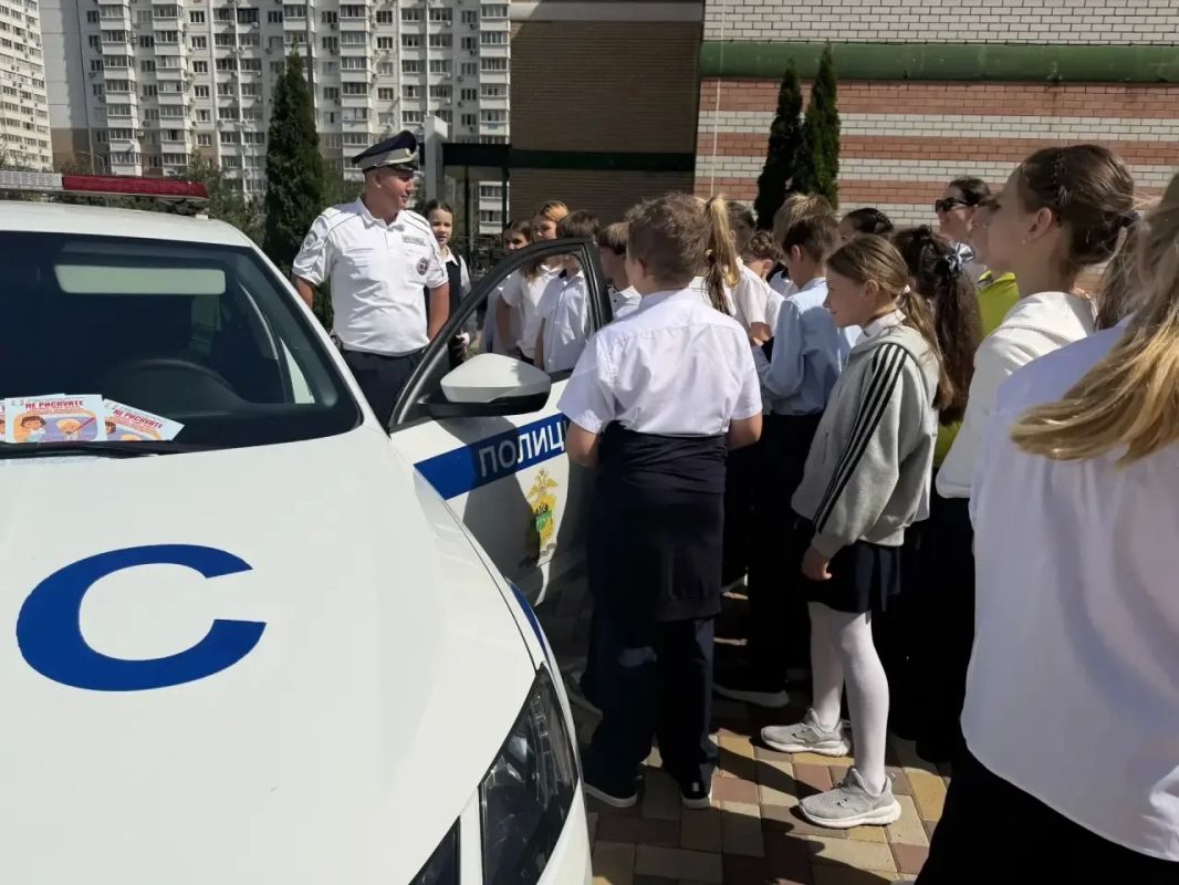 Масштабный день безопасности в СОШ № 103: спасатели, медики и Госавтоинспекция объединили усилия! Масштабный день безопасности в СОШ № 103: спасатели, медики и Госавтоинспекция объединили усилия!