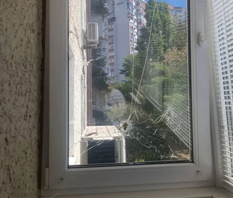 576 квартир и 76 частных домов пострадали из-за атаки украинских БПЛА на Новороссийск 576 квартир и 76 частных домов пострадали из-за атаки украинских БПЛА на Новороссийск