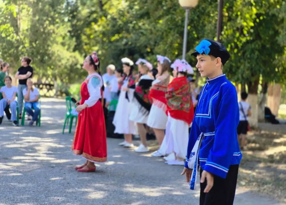 Яркие концертные, спортивные и развлекательные программы прошли во всех районах Новороссийска, став искренним признанием в любви к городу-герою Яркие концертные, спортивные и развлекательные программы прошли во всех районах Новороссийска, став искренним признанием в любви к городу-герою