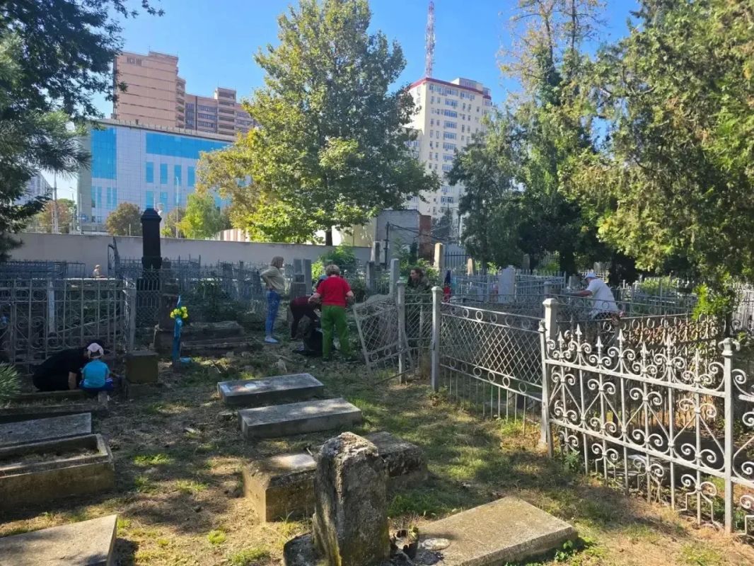 Евгений Наумов: Спасибо каждому, кто сегодня присоединился к общегородскому субботнику! Общими усилиями было собрано и вывезено более 670 кубометров мусора Евгений Наумов: Спасибо каждому, кто сегодня присоединился к общегородскому субботнику! Общими усилиями было собрано и вывезено более 670 кубометров мусора