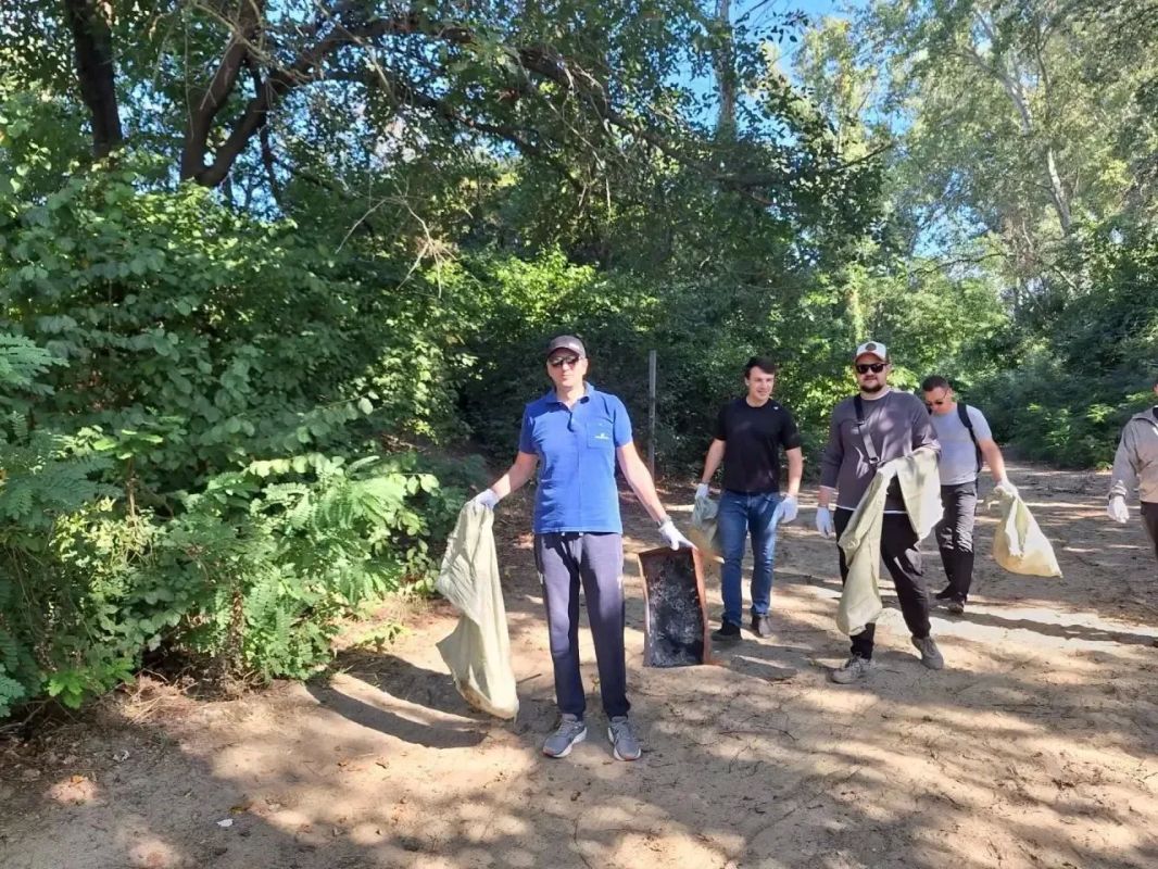 Евгений Наумов поблагодарил участников общегородского субботника в Краснодаре Евгений Наумов поблагодарил участников общегородского субботника в Краснодаре