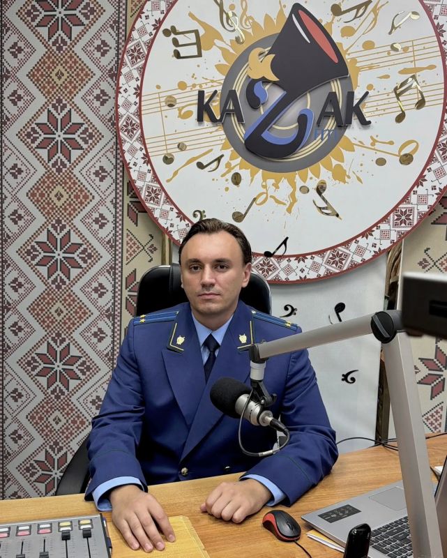 В рамках работы по правовому просвещению и правовому информированию прокурор отдела по надзору за исполнением законов о насовершеннолетних и молодежи Панфилов Антон принял участие в программе «Ваше право» на радио «Казак FM»...