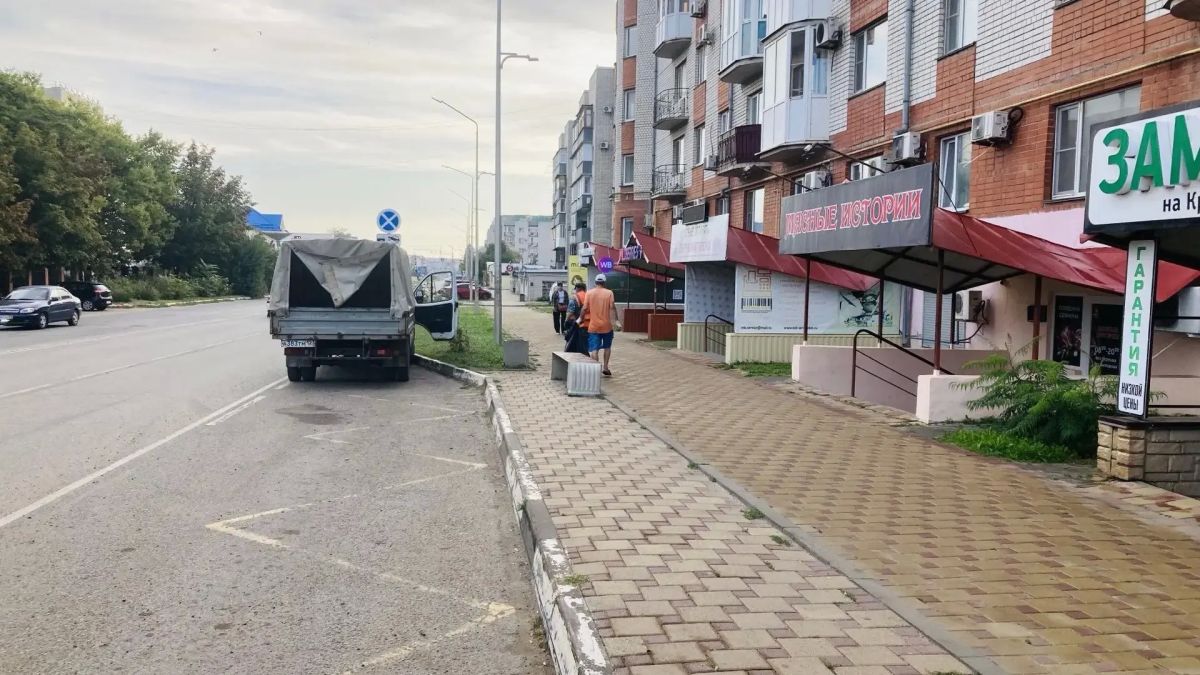 Новую рабочую неделю ейские коммунальщики начали с работ по очистке ливневой канализации на ул. Коммунистической, покосу травы на ул. Шмидта и ул. Красной, а также убрали приконтейнерные территории у домов № 254 и № 259 по... Новую рабочую неделю ейские коммунальщики начали с работ по очистке ливневой канализации на ул. Коммунистической, покосу травы на ул. Шмидта и ул. Красной, а также убрали приконтейнерные территории у домов № 254 и № 259 по...