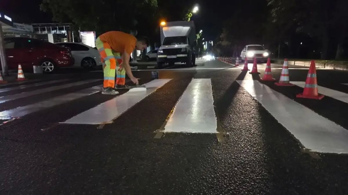 В Краснодаре продолжается установка светофоров с контурной подсветкой В Краснодаре продолжается установка светофоров с контурной подсветкой