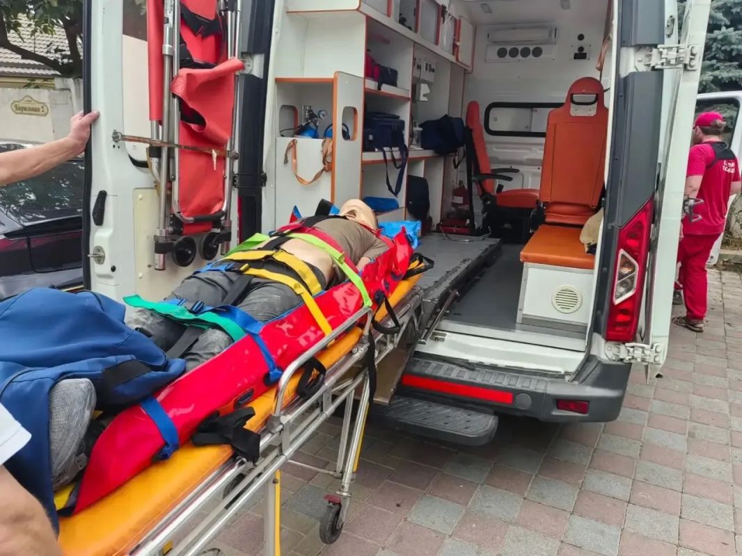 Пьяный мужчина упал со скалы в Новороссийске Пьяный мужчина упал со скалы в Новороссийске