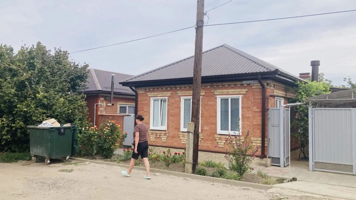 Новую рабочую неделю ейские коммунальщики начали с работ по очистке ливневой канализации на ул. Коммунистической, покосу травы на ул. Шмидта и ул. Красной, а также убрали приконтейнерные территории у домов № 254 и № 259 по... Новую рабочую неделю ейские коммунальщики начали с работ по очистке ливневой канализации на ул. Коммунистической, покосу травы на ул. Шмидта и ул. Красной, а также убрали приконтейнерные территории у домов № 254 и № 259 по...