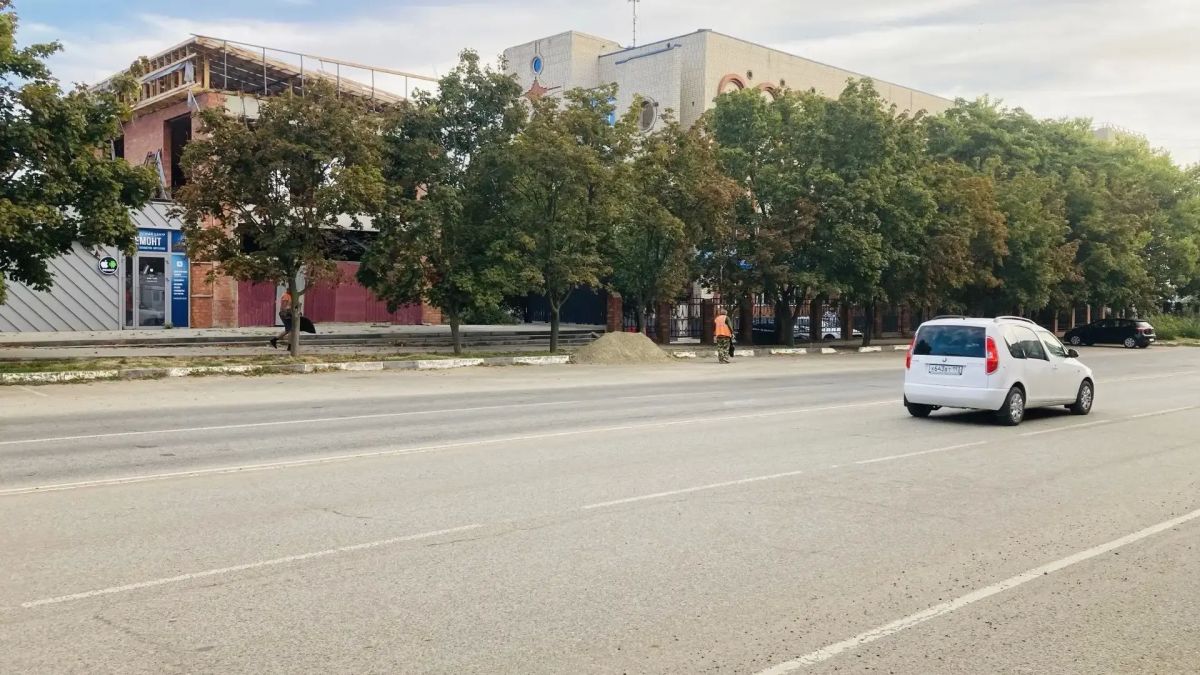 Новую рабочую неделю ейские коммунальщики начали с работ по очистке ливневой канализации на ул. Коммунистической, покосу травы на ул. Шмидта и ул. Красной, а также убрали приконтейнерные территории у домов № 254 и № 259 по... Новую рабочую неделю ейские коммунальщики начали с работ по очистке ливневой канализации на ул. Коммунистической, покосу травы на ул. Шмидта и ул. Красной, а также убрали приконтейнерные территории у домов № 254 и № 259 по...