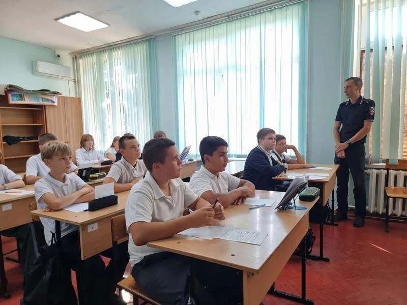 Транспортные полицейские Краснодара провели урок безопасности для школьников Транспортные полицейские Краснодара провели урок безопасности для школьников