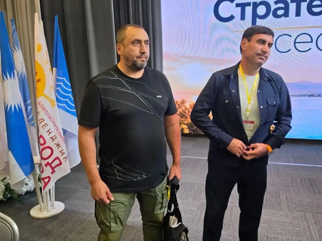 Алексей Богодистов: Сегодня по приглашению актива благотворительного фонда «Геленджик - город добра» принял участие в стратегической сессии Алексей Богодистов: Сегодня по приглашению актива благотворительного фонда «Геленджик - город добра» принял участие в стратегической сессии