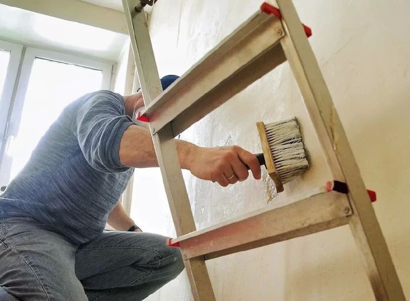В доме Карасунского округа, пострадавшем при атаке БПЛА в ночь на 24 августа, строительные бригады начали отделку квартир и фасадные работы