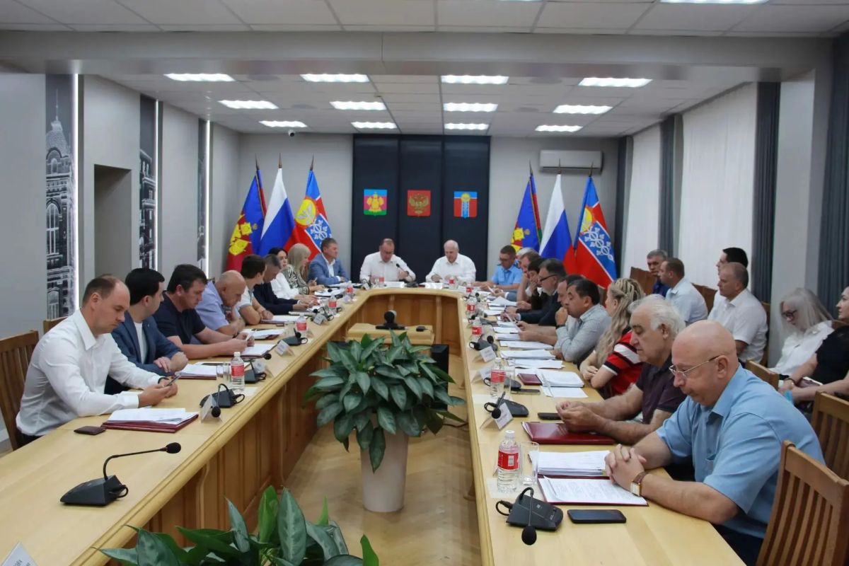 ДВУХ АРМАВИРЦЕВ НАГРАДЯТ МЕДАЛЬЮ «ЗА ВЫДАЮЩИЙСЯ ВКЛАД В РАЗВИТИЕ МУНИЦИПАЛЬНОГО ОБРАЗОВАНИЯ ГОРОД АРМАВИР»