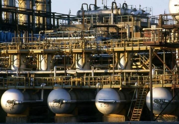 Сколько всего российских нефтеперерабатывающих заводов поразила Украина? Как в топливном кризисе виноваты атаки БПЛА?