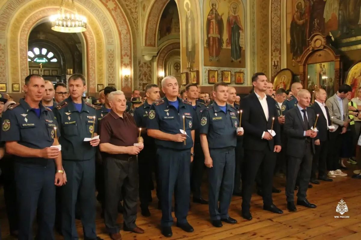 Сотрудники пожарных служб Кубани присоединились к торжественным богослужениям, посвященным образу Богородицы «Неопалимая Купина» Сотрудники пожарных служб Кубани присоединились к торжественным богослужениям, посвященным образу Богородицы «Неопалимая Купина»