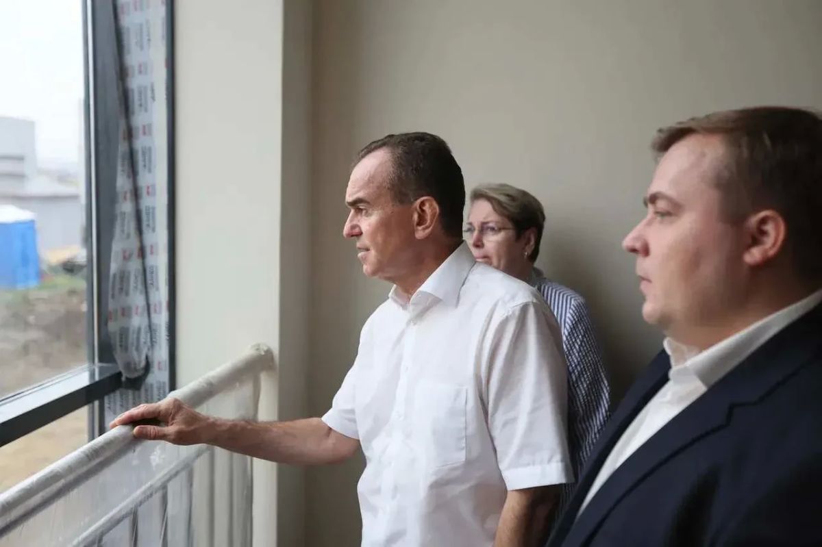 Вениамин Кондратьев проинспектировал строительство детской поликлиники в поселке Российском Краснодара Вениамин Кондратьев проинспектировал строительство детской поликлиники в поселке Российском Краснодара