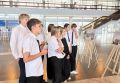 Встреча с историей: ПАО «НМТП» организовало для школьников экскурсию на выставку фоторабот Евгения Халдея