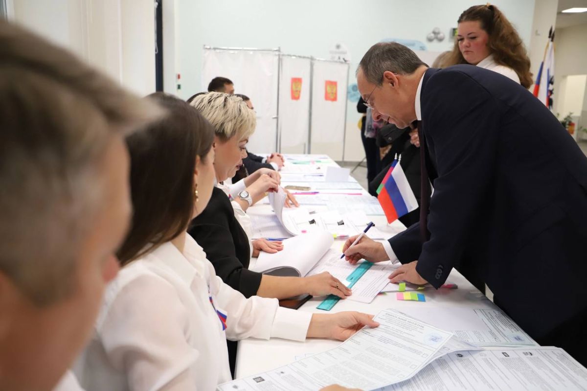 Сегодня стартовали трехдневные выборы депутатов Государственной Думы Федерального Собрания Российской Федерации девятого созыва Сегодня стартовали трехдневные выборы депутатов Государственной Думы Федерального Собрания Российской Федерации девятого созыва