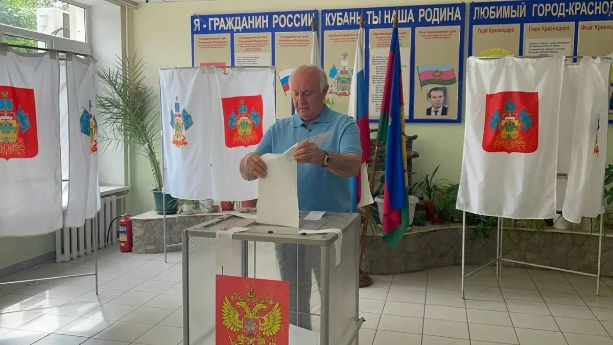 Николай Долуда проголосовал на выборах в Госдуму России