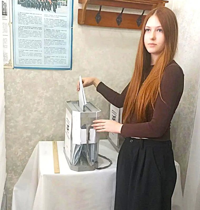 Поздравляем всех, кто делает выбор в первый раз! Пусть он будет взвешенным, а будущее — светлым! Поздравляем всех, кто делает выбор в первый раз! Пусть он будет взвешенным, а будущее — светлым!