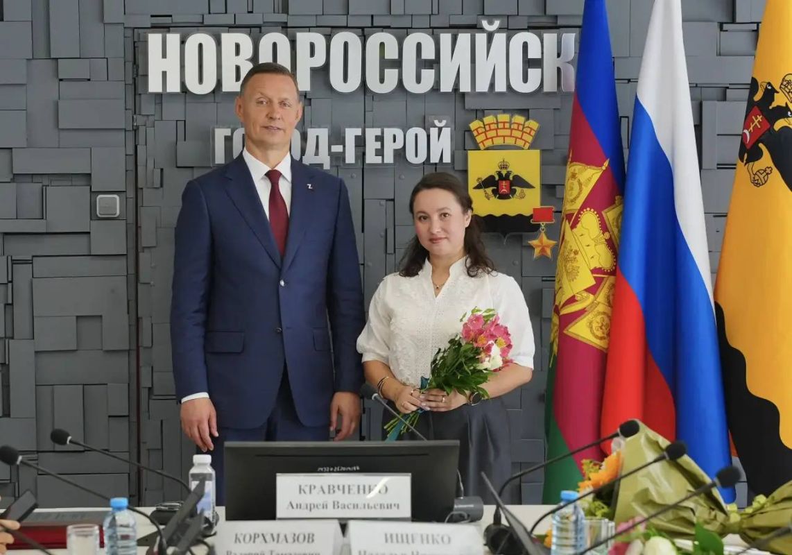 Андрей Кравченко вручил ключи от новых квартир медицинским работникам города-героя Новороссийска Андрей Кравченко вручил ключи от новых квартир медицинским работникам города-героя Новороссийска