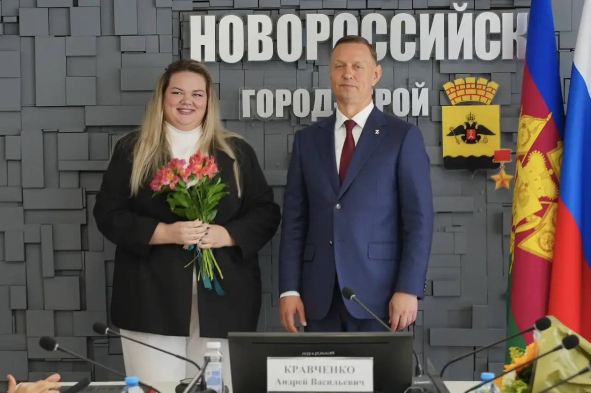 Андрей Кравченко вручил ключи от новых квартир медицинским работникам города-героя Новороссийска Андрей Кравченко вручил ключи от новых квартир медицинским работникам города-героя Новороссийска