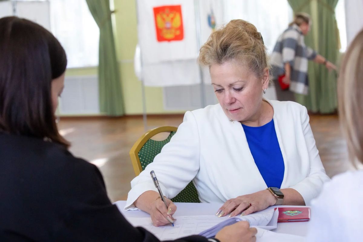 Светлана Маслова проголосовала на выборах депутатов Государственной Думы РФ Светлана Маслова проголосовала на выборах депутатов Государственной Думы РФ