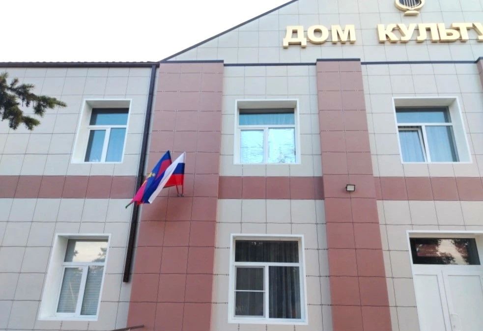 Первый этап капитального ремонта фасада СДК в с.Кухаривка Ейского района завершён