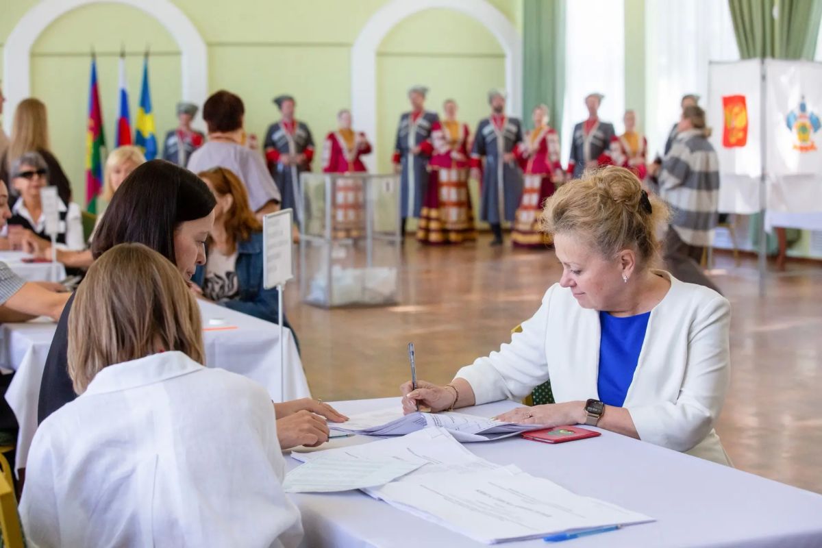 Светлана Маслова проголосовала на выборах депутатов Государственной Думы РФ Светлана Маслова проголосовала на выборах депутатов Государственной Думы РФ