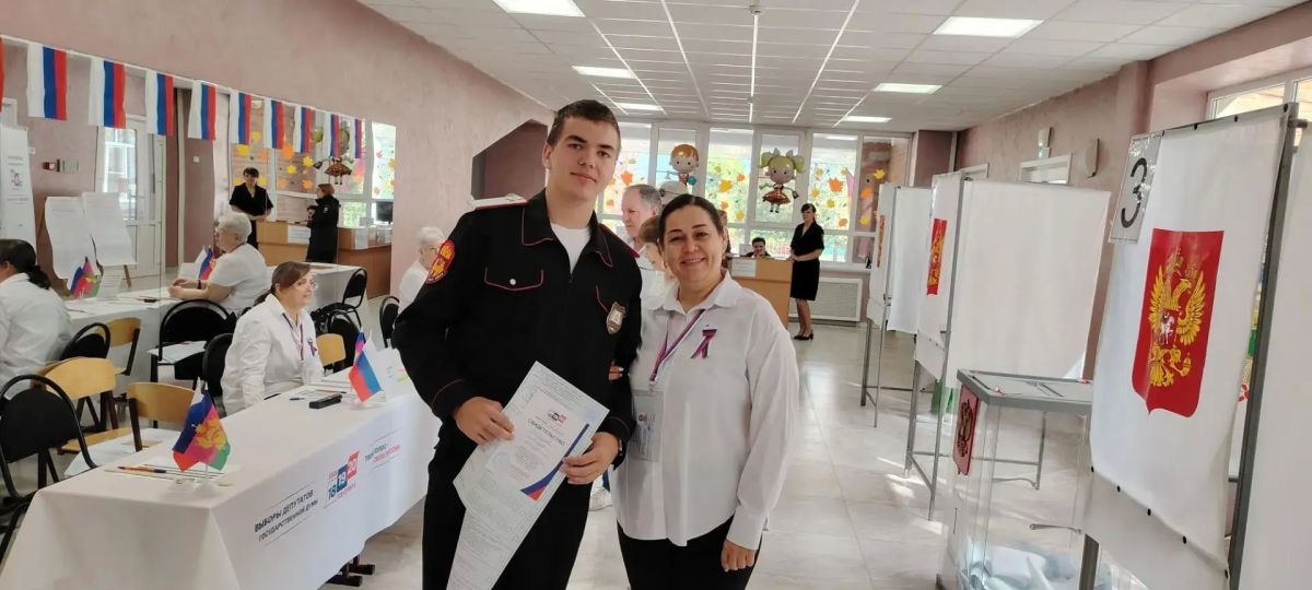 Избирательные участки посещают избиратели, которые голосуют впервые! Избирательные участки посещают избиратели, которые голосуют впервые!