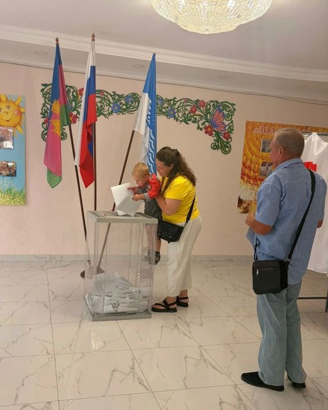 Жители Геленджика голосуют семьями Жители Геленджика голосуют семьями