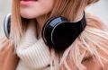 Здоровый совет. Почему постоянное ношение наушников грозит потерей слуха? 67% россиян слушают музыку в наушниках, 63% — ежедневно