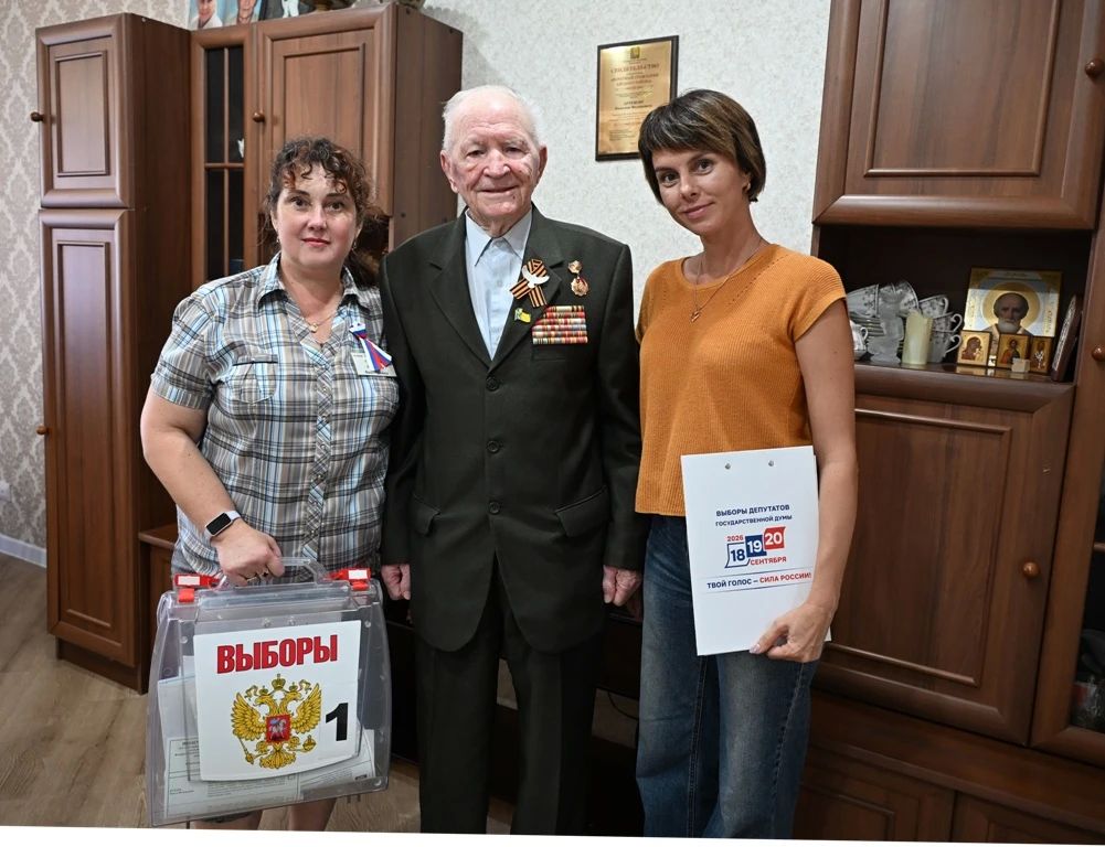 Голос поколения победителей: 100летний ветеран Николай Фёдорович Артёмов проголосовал на дому Голос поколения победителей: 100летний ветеран Николай Фёдорович Артёмов проголосовал на дому