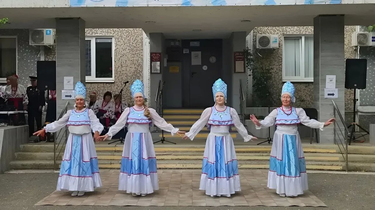 Творческие коллективы Краснодара выступают на избирательных участках во время выборов депутатов Госдумы девятого созыва Творческие коллективы Краснодара выступают на избирательных участках во время выборов депутатов Госдумы девятого созыва