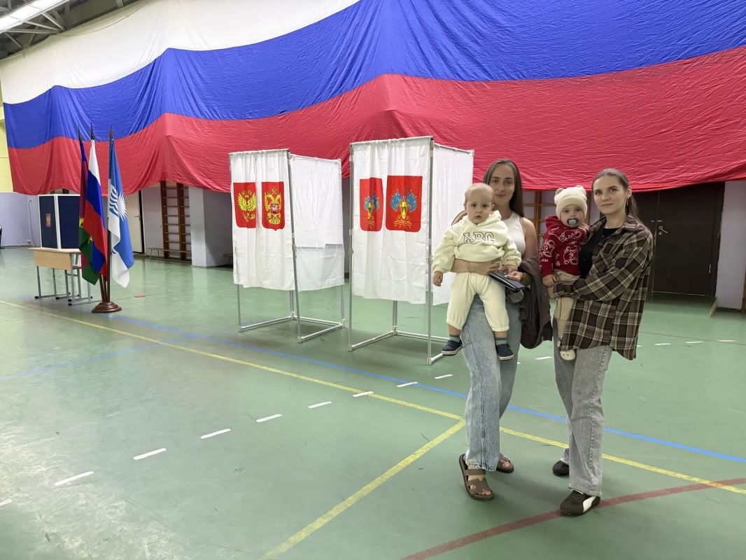 Жители Геленджика голосуют семьями Жители Геленджика голосуют семьями