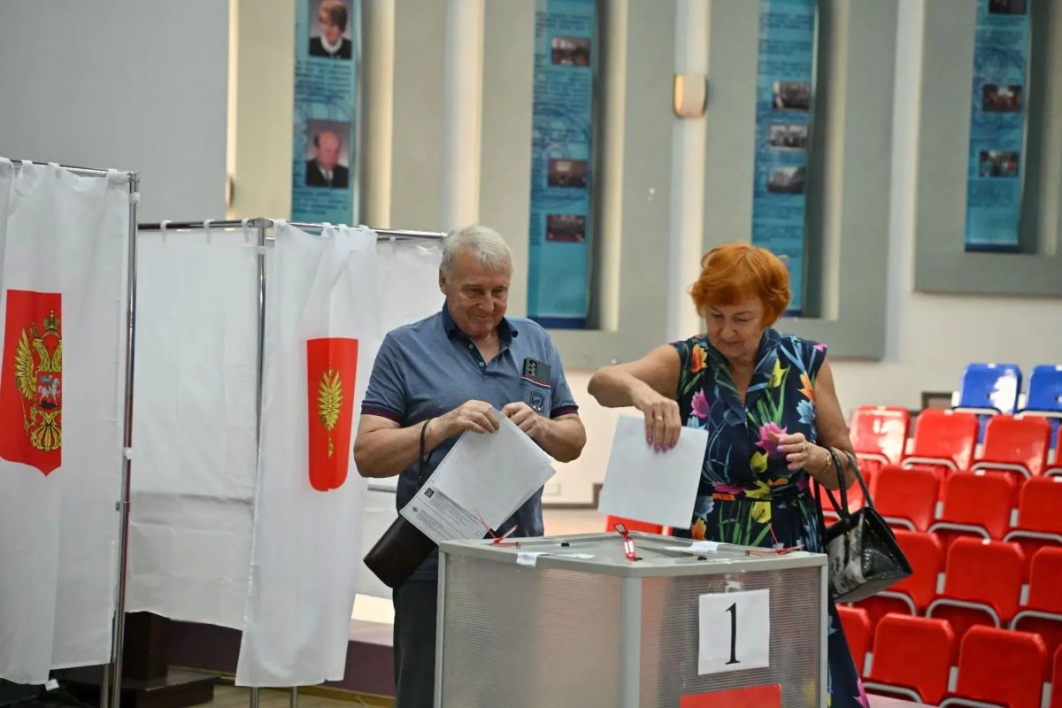 В голосовании на выборах депутатов Государственной Думы активное участие принимают представители национальных общин Сочи Свой выбор на избирательном участке на Цветном бульваре сделал председатель Сочинского отделения... В голосовании на выборах депутатов Государственной Думы активное участие принимают представители национальных общин Сочи Свой выбор на избирательном участке на Цветном бульваре сделал председатель Сочинского отделения...
