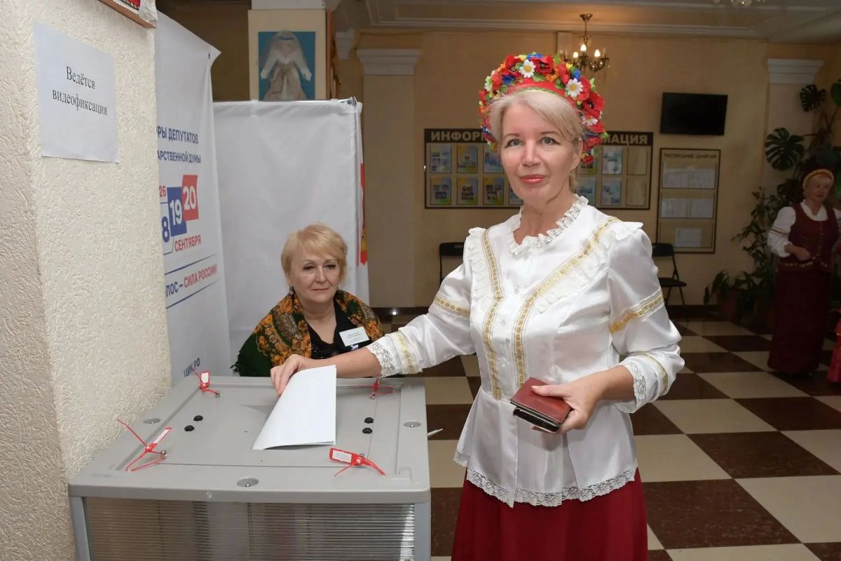 В голосовании на выборах депутатов Государственной Думы активное участие принимают представители национальных общин Сочи Свой выбор на избирательном участке на Цветном бульваре сделал председатель Сочинского отделения... В голосовании на выборах депутатов Государственной Думы активное участие принимают представители национальных общин Сочи Свой выбор на избирательном участке на Цветном бульваре сделал председатель Сочинского отделения...