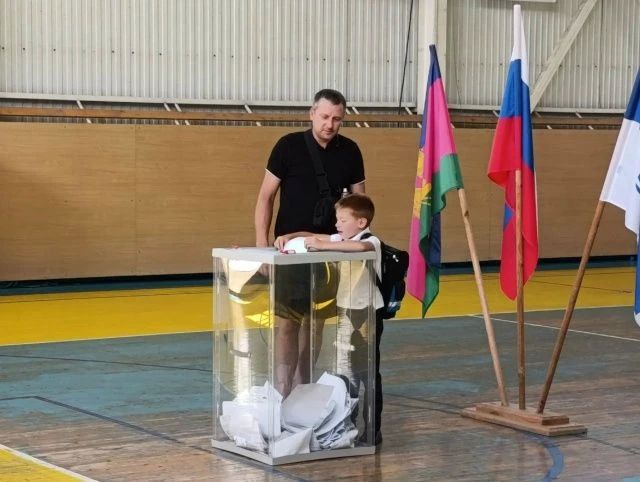 Жители Геленджика голосуют семьями Жители Геленджика голосуют семьями