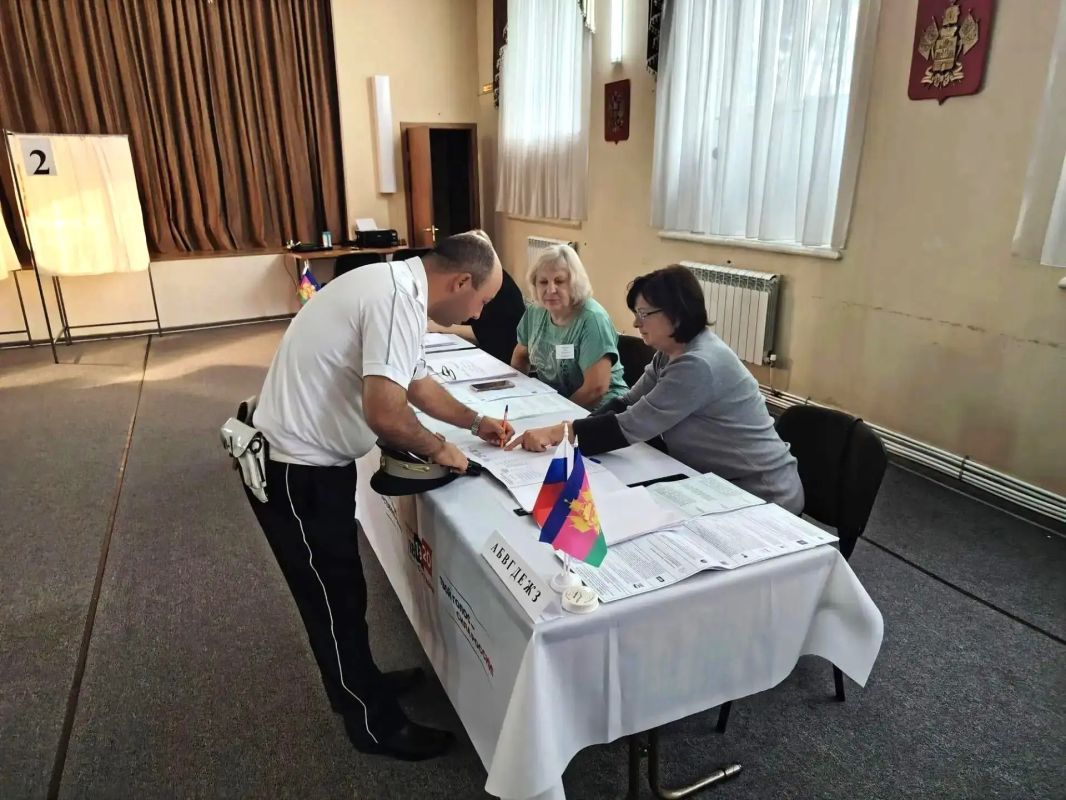 Выборы в Геленджике проходят под усиленной охраной Выборы в Геленджике проходят под усиленной охраной