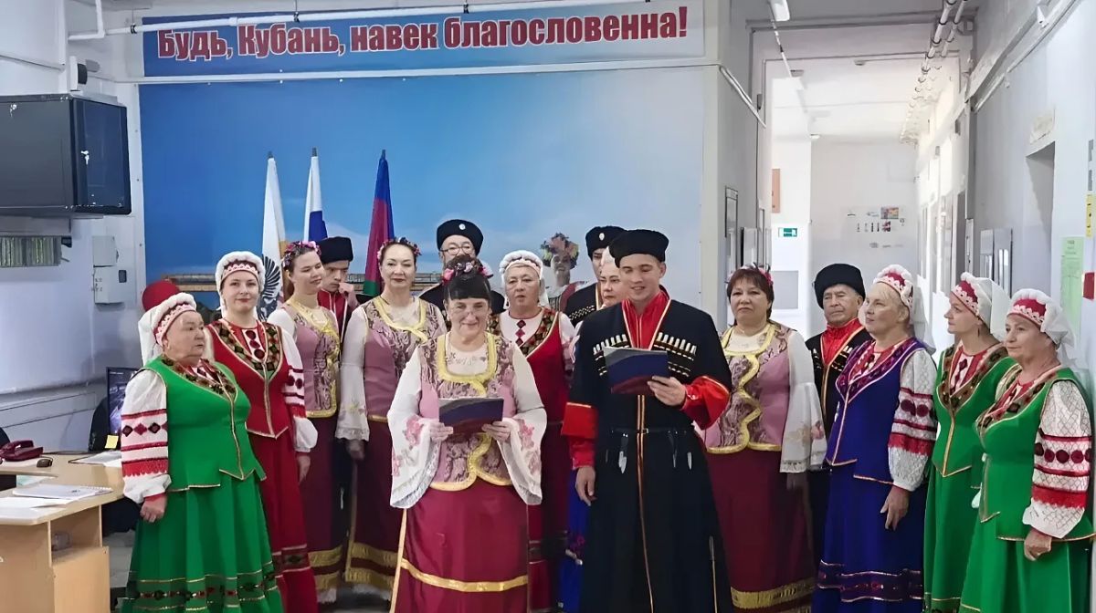 Творческие коллективы Краснодара выступают на избирательных участках во время выборов депутатов Госдумы девятого созыва Творческие коллективы Краснодара выступают на избирательных участках во время выборов депутатов Госдумы девятого созыва