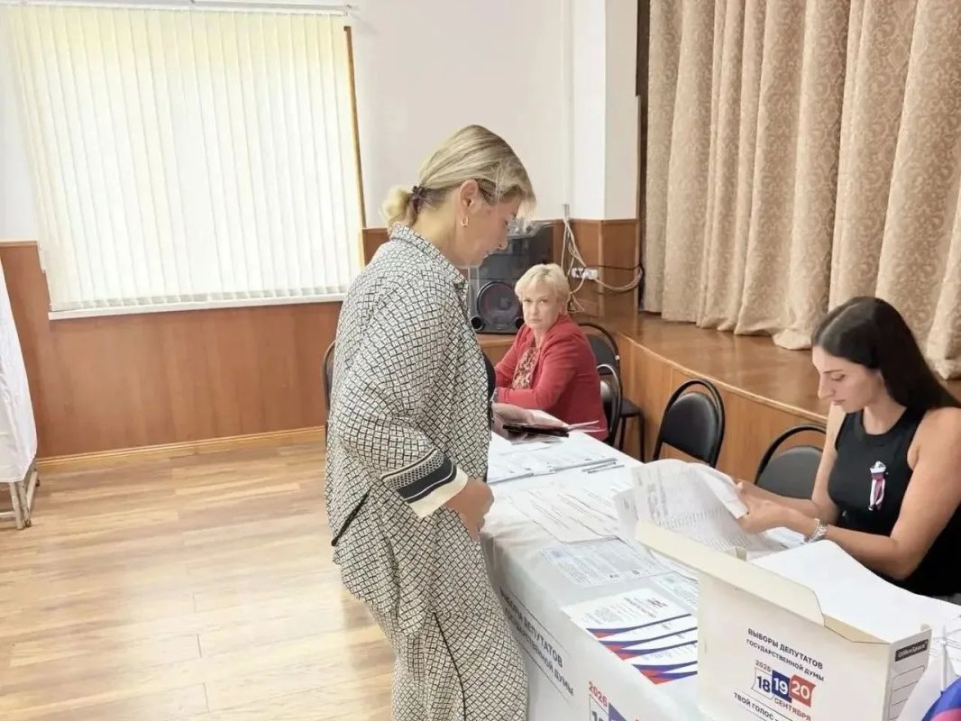 В голосовании на выборах депутатов Государственной Думы РФ приняли участие сотрудники администрации города Сочи В числе проголосовавших - заместители главы города и руководители отраслевых и территориальных подразделений... В голосовании на выборах депутатов Государственной Думы РФ приняли участие сотрудники администрации города Сочи В числе проголосовавших - заместители главы города и руководители отраслевых и территориальных подразделений...