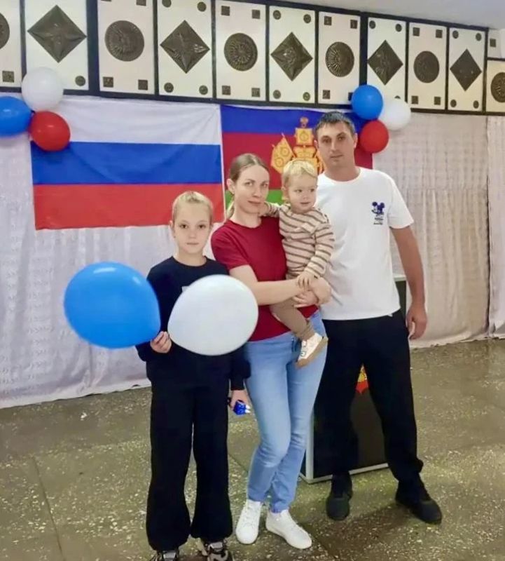 День кубанской семьи совпал с третьим днем голосования: избиратели приходят на участки семьями День кубанской семьи совпал с третьим днем голосования: избиратели приходят на участки семьями