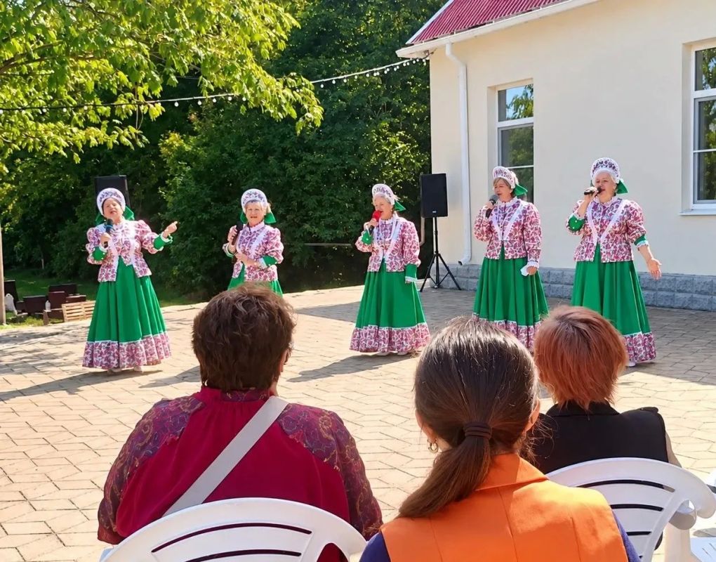 Для жителей и гостей сел Архипо-Осиповка и Текос выступили творческие коллективы Для жителей и гостей сел Архипо-Осиповка и Текос выступили творческие коллективы